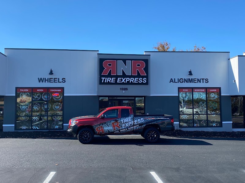 Inside RNR Tire Express