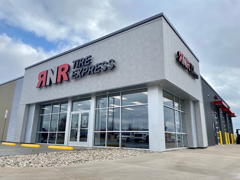 Inside RNR Tire Express