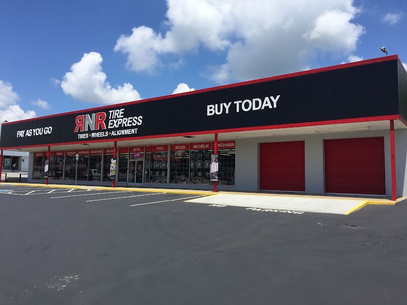 Inside RNR Tire Express