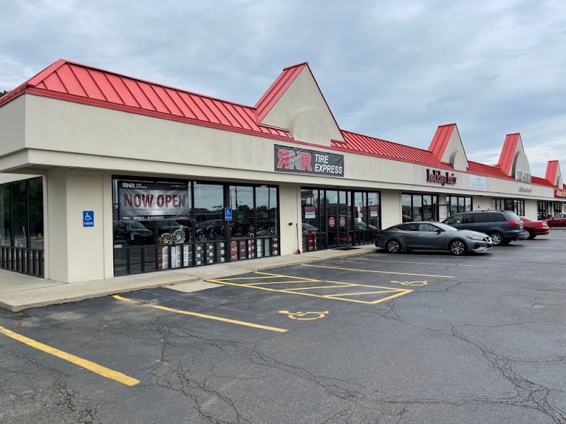 Inside RNR Tire Express