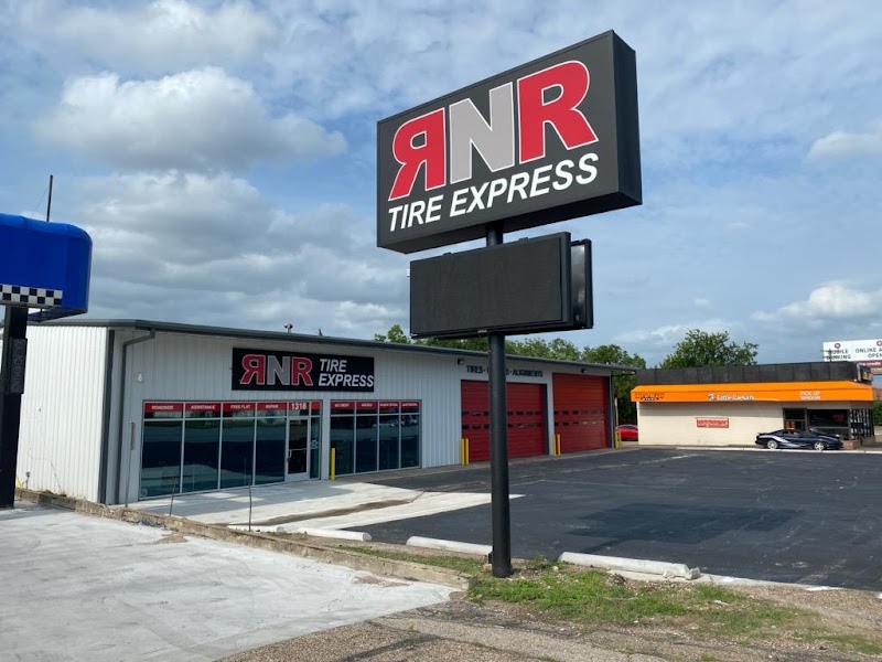 Inside RNR Tire Express