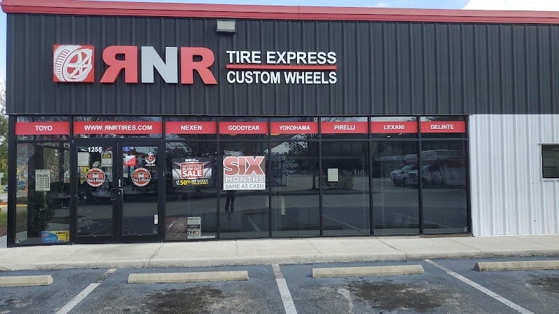 Inside RNR Tire Express