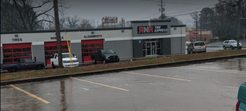Inside RNR Tire Express