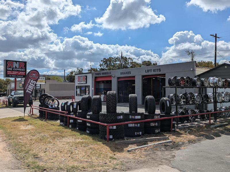 Inside RNR Tire Express