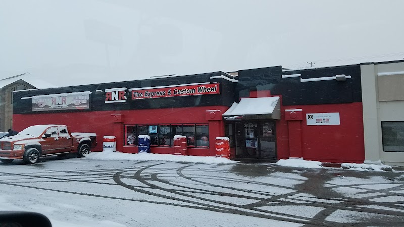 Inside RNR Tire Express