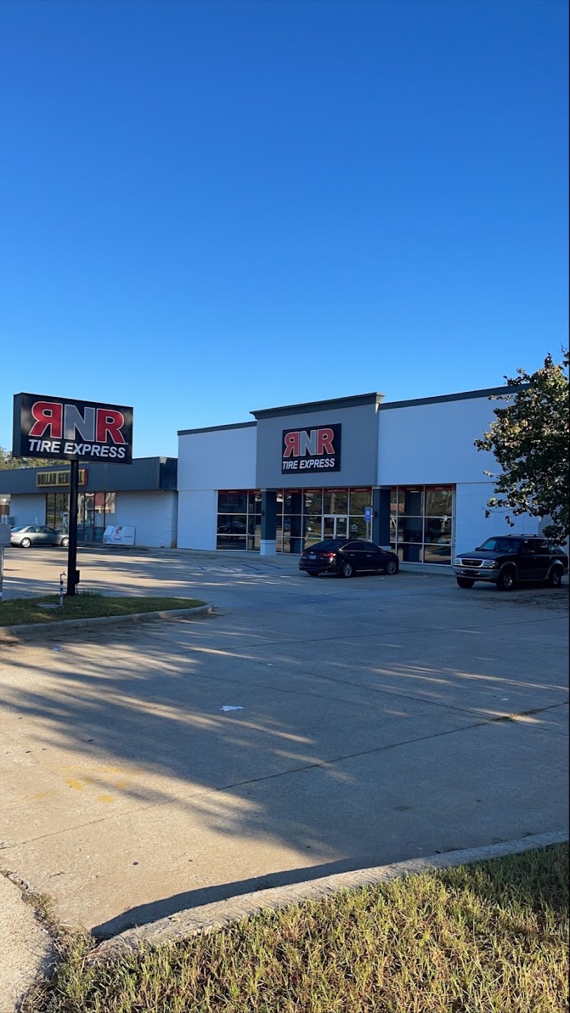 Inside RNR Tire Express