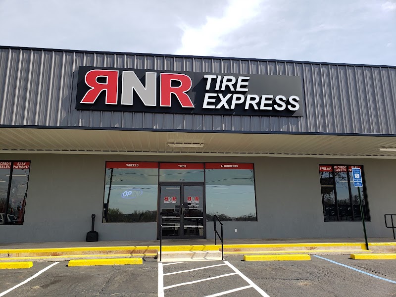 Inside RNR Tire Express