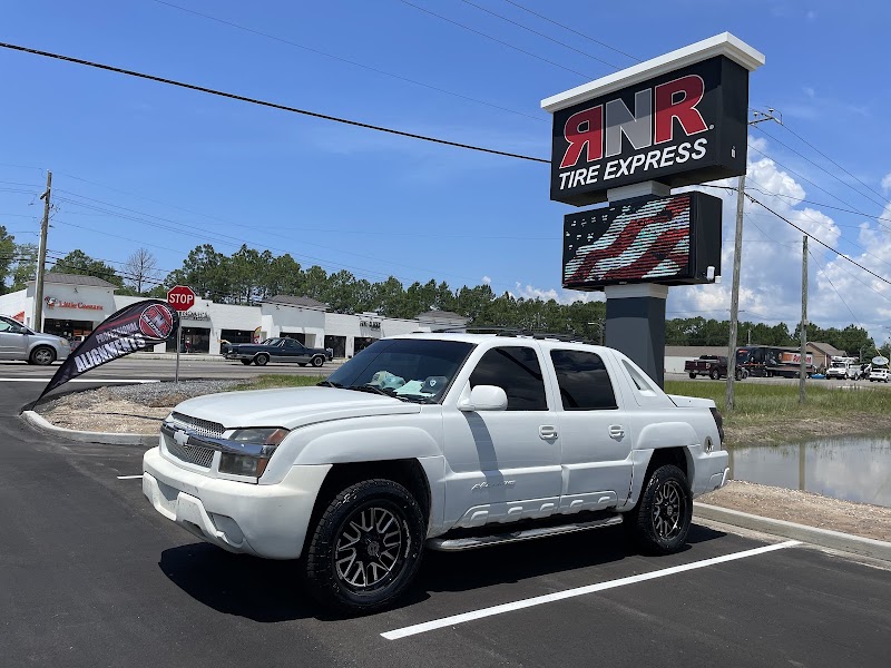 Inside RNR Tire Express