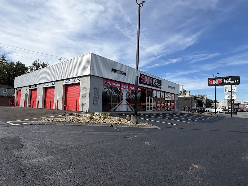 Inside RNR Tire Express