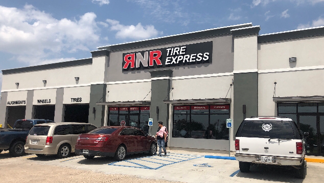 Inside RNR Tire Express