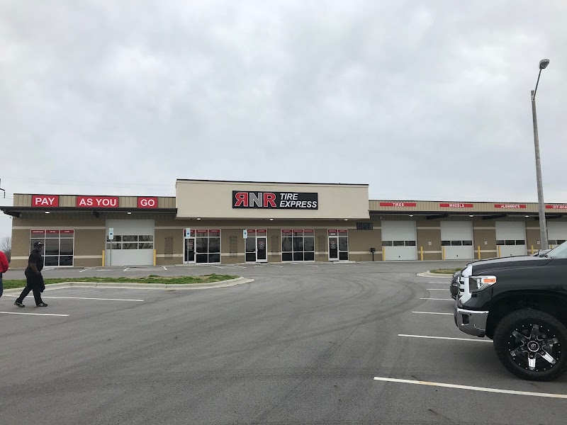 Inside RNR Tire Express