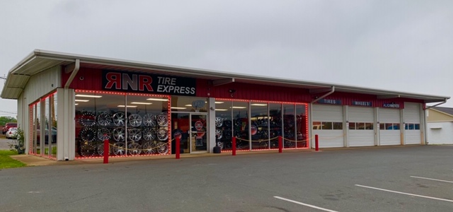 Inside RNR Tire Express