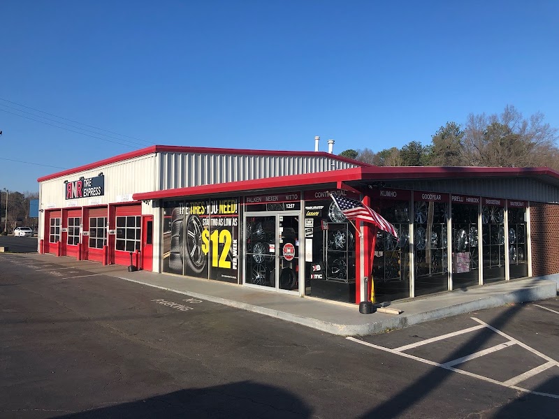 Inside RNR Tire Express