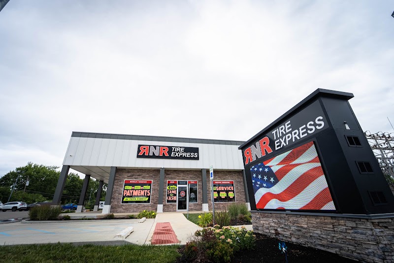 Inside RNR Tire Express
