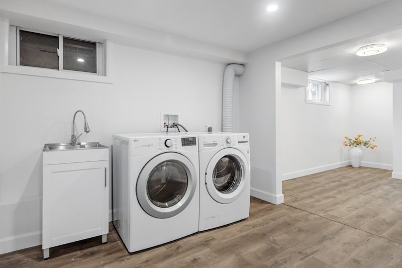 A washer and dryer set of the kind rent-to-own stores carry